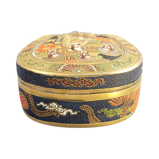 Exceptional Japanese Satsuma Earthenware Box by Tōshōzan For Sale - Image 9 of 13
