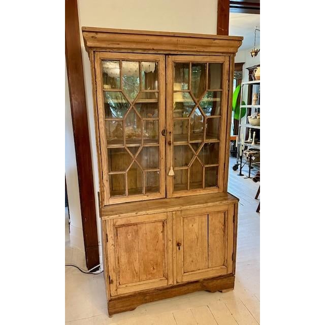 Gorgeous Circa 1790's Ireland Georgian Pine Display Cabinet. Features inlaid glass door panels, 2 display shelves, door...