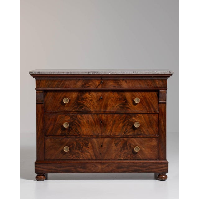 19th Century France Rich Mahogany Flame Mahogany Chest Of Drawers For Sale - Image 9 of 10