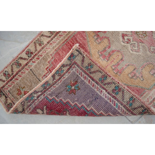 Textile Vintage Turkish Small Rug Pink Beige Hand Knotted Turkish Accent Rug Door Mat 1'6"x3'1" For Sale - Image 7 of 13