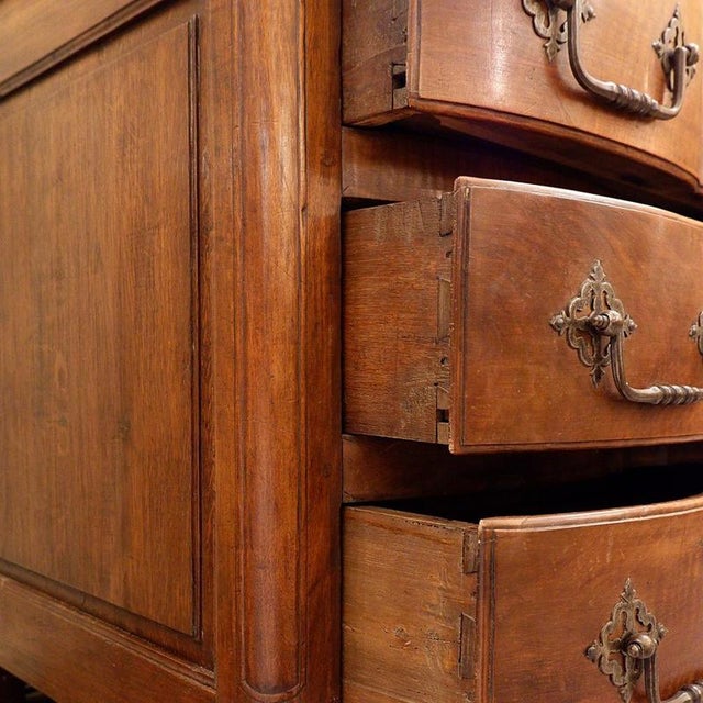 French Crossbow Front Chest of Drawers in Walnut, 18th Century For Sale - Image 13 of 15
