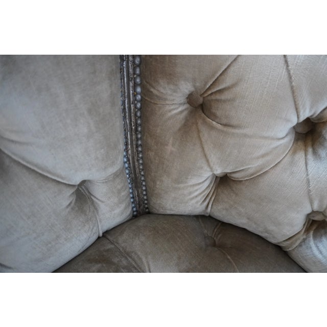 A Pair of 1930s French Carved Silver Gilt Velvet Tufted Settees From Mla For Sale - Image 17 of 18