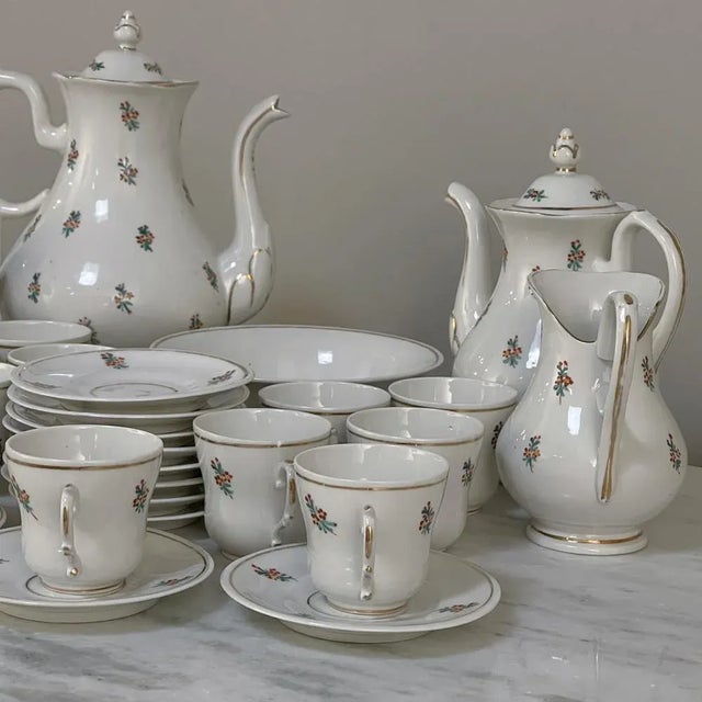 Traditional 29-Piece 19th Century Vieux-Paris Coffee & Tea Service For Sale - Image 3 of 13