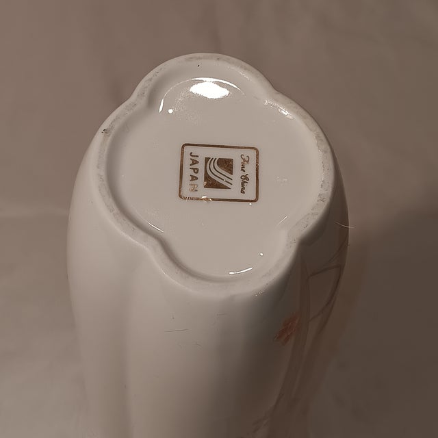 Vintage Fine China Vase Shaped in Tulip Design Made in Japan For Sale - Image 10 of 11