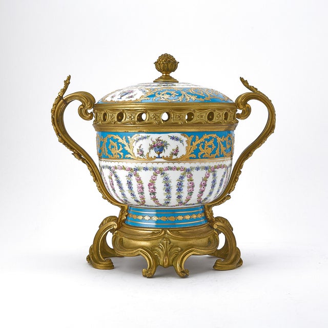 19th Century French Sèvres Porcelain Covered Decorative Potpourri / Urn For Sale - Image 10 of 10
