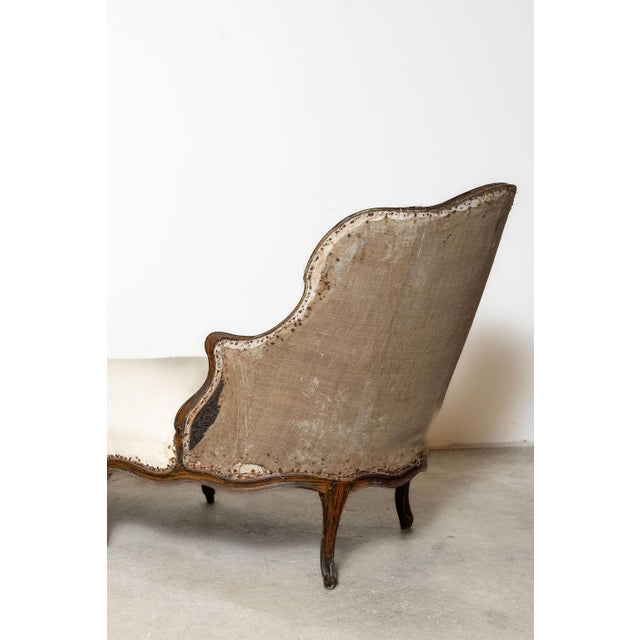 Antique French Louis XV Duchesse en Bateau Chaise Longue For Sale - Image 4 of 14