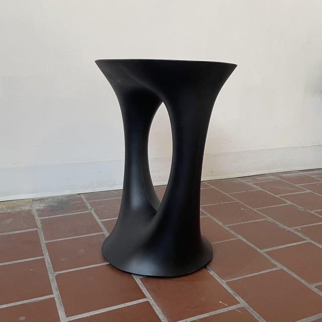 Souda Kreten Side Table, Painted Black, Short, Factory 2nd, by Souda, Modern, Organic, Concrete End Table For Sale - Image 4 of 9