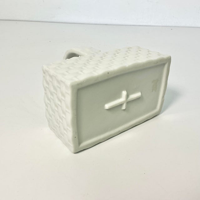 1980s Coastal Hollywood Regency Ceramic Faux Wicker Basket Jelly Bean Bowl - Easter. For Sale - Image 9 of 10