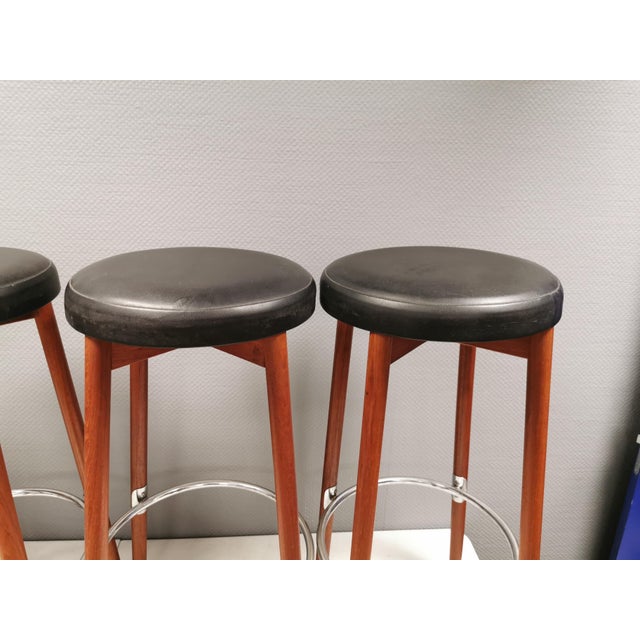 1960s Teak Bar Stools with Black Imitation Leather Seats and Chrome-Plated Metal Footrests from Spøttrup Møbelfabrik, Denmark, 1960s, Set of 4 For Sale - Image 5 of 11
