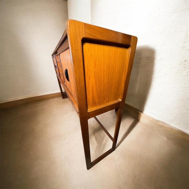 Wood Vintage Teak Dining Room Set from Elliotts of Newbury, 1960, Set of 6 For Sale - Image 7 of 17
