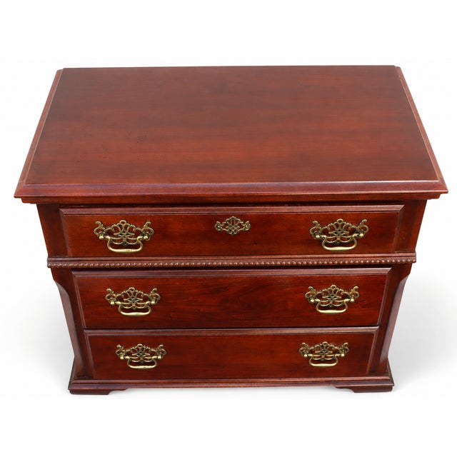 1980s Vintage Chippendale-Style Mahogany Dresser and Nightstand Set For Sale In Tampa - Image 6 of 8