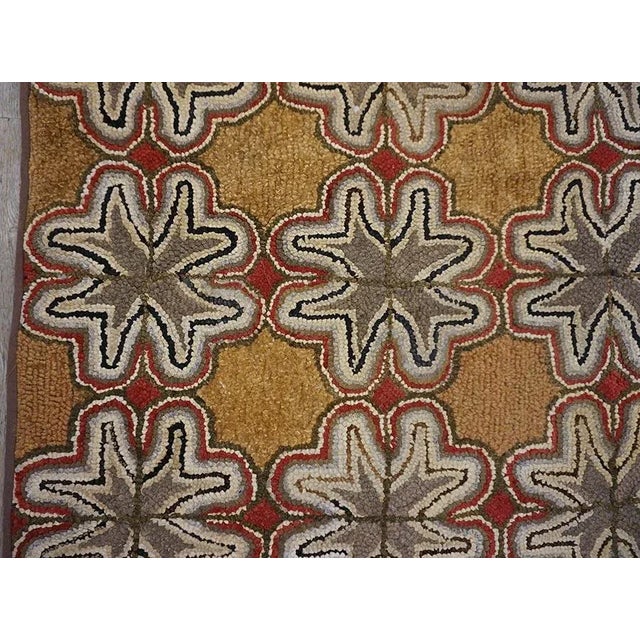 1900 - 1909 1890s Tan Champagne Geometric Folk Art Antique American Hooked Rug 4' 6" X 4' 8" Woven Cotton Carpet For Sale - Image 5 of 9