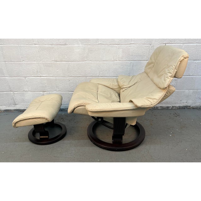 Late 20th Century Pair of j.e Ekornes "Stressless" Leather Recliners W/ Matching Ottomans For Sale - Image 10 of 13