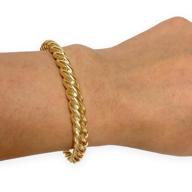 Metal David Yurman 18k Yellow Gold Pure Form Hinged Cable Bangle Bracelet 7mm For Sale - Image 7 of 8