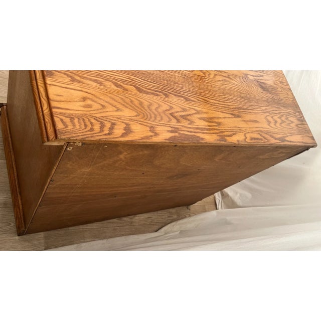1990s Oakwood Interiors Lowboy Dresser Chest Four Cedar Drawers Cabinet Locking For Sale - Image 14 of 14