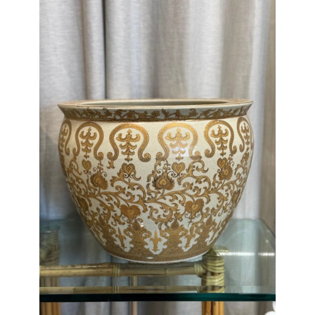 Chinoiserie Chinoiserie Botanical White & Gold Jardinieres, Pair For Sale - Image 3 of 4