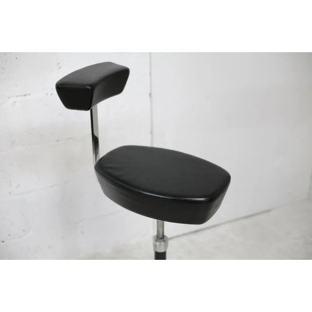Pair of high stools from Georges Nelson, Vitra, 2001. Leather and steel. Swivel adjustable. Very good condition. Small...
