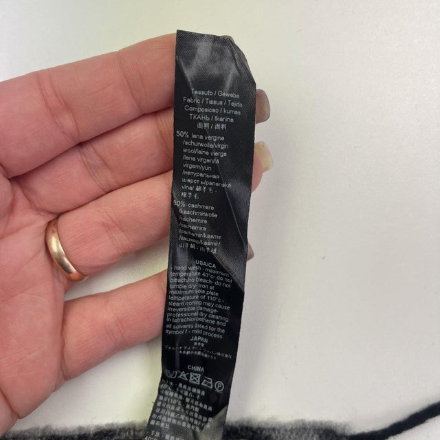 Emporio Armani Dark Grey Printed 50% Wool 50% Cashmere Scarf For Sale - Image 6 of 9