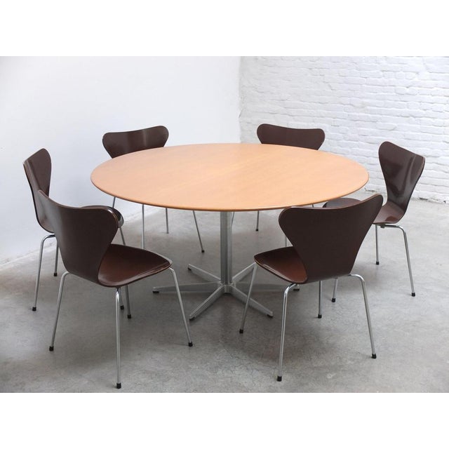 Large Circular Dining Table in Oak by Arne Jacobsen for Fritz Hansen, 1968 For Sale - Image 18 of 18