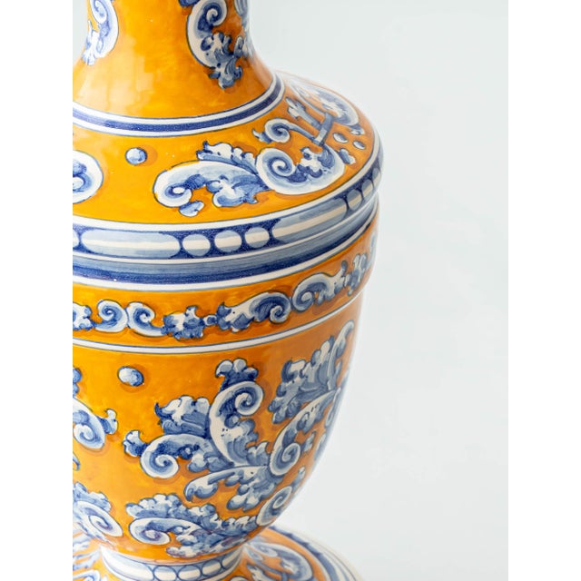 Vintage Talavera Pottery Table Lamp in Spanish Majolica with New Silk Lampshade For Sale - Image 11 of 15