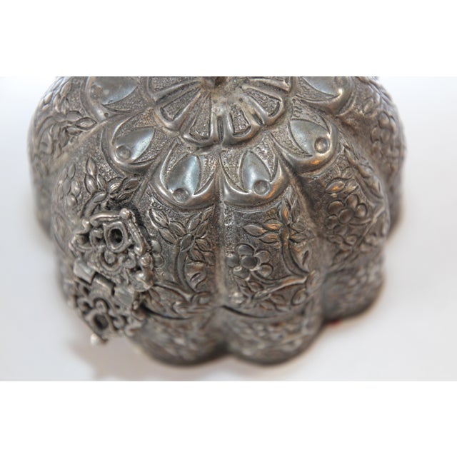 Antique North Indian Mughal Silver Chased Collectible Trinket Box For Sale - Image 9 of 12