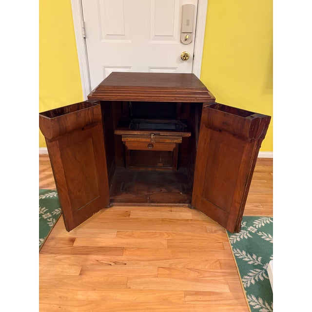 Beautiful Victorian Antique Oak sewing machine cabinet which could be used as an end table, small chest or bath vanity...