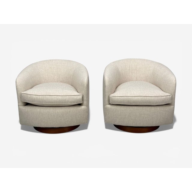 Milo Baughman, Thayer Coggin, American Mid-Century Modern, Beige Upholstery, Walnut, Swivel Chairs, USA, 1970s Pair of...