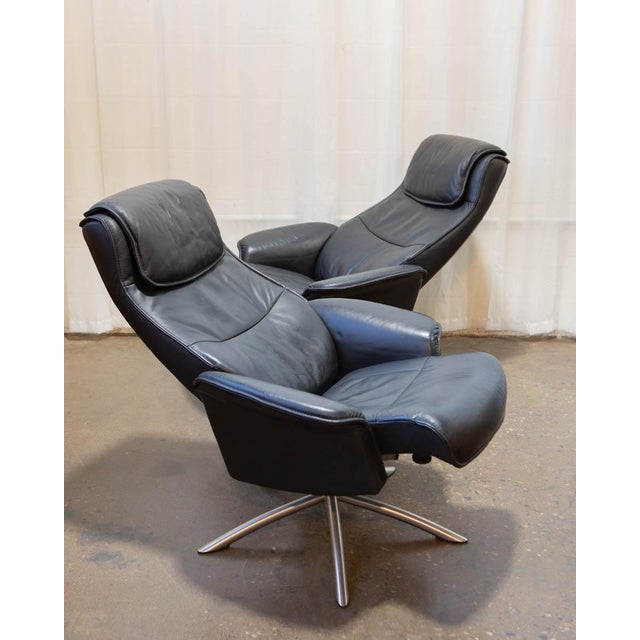 Pair Img Comfort Norwegian Leather Swivel and Reclining Lounge Chairs With Ottomans, Mid-20th Century For Sale - Image 17 of 18