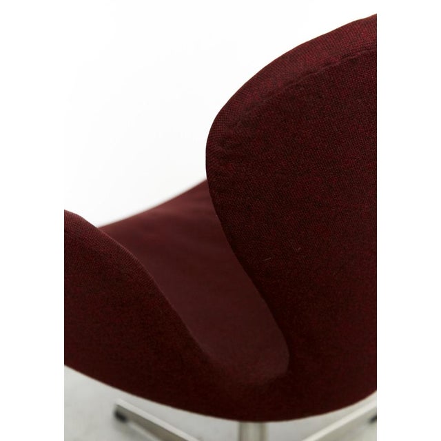 Swan Chair by Arne Jacobsen for Fritz Hansen, 2001 For Sale - Image 6 of 15