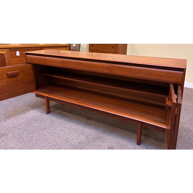 European Mid Century Modern Teak Credenza With Accordion Doors by White & Newton, Uk c.1960 For Sale - Image 12 of 13