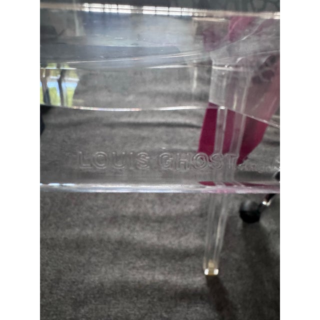 Authentic Kartell Louis Ghost Armchair by Philippe Starck — Crystal Clear Polycarbonate, Made in Italy, 2002 For Sale - Image 9 of 11