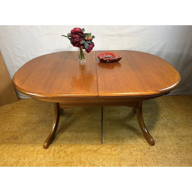 Wood Mid-Century Danish Oval Extending Dining Table in Teak, 1960-1970 For Sale - Image 7 of 8