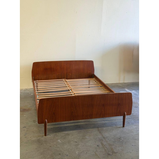 Vintage Danish Teak Full Size Bed Frame – Mid-Century Modern Scandinavian Platform Bed 1960s For Sale In Los Angeles - Image 6 of 10
