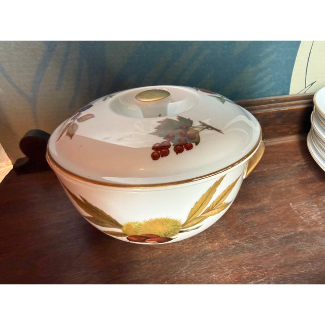1960s Set of Six Royal Worcester Evesham Vale Dinner Plates, Lidded Tureen and Platter For Sale - Image 9 of 12