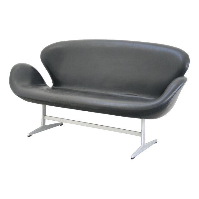 Swan 3321 Sofa by Arne Jacobsen for Fritz Hansen, 1960s For Sale