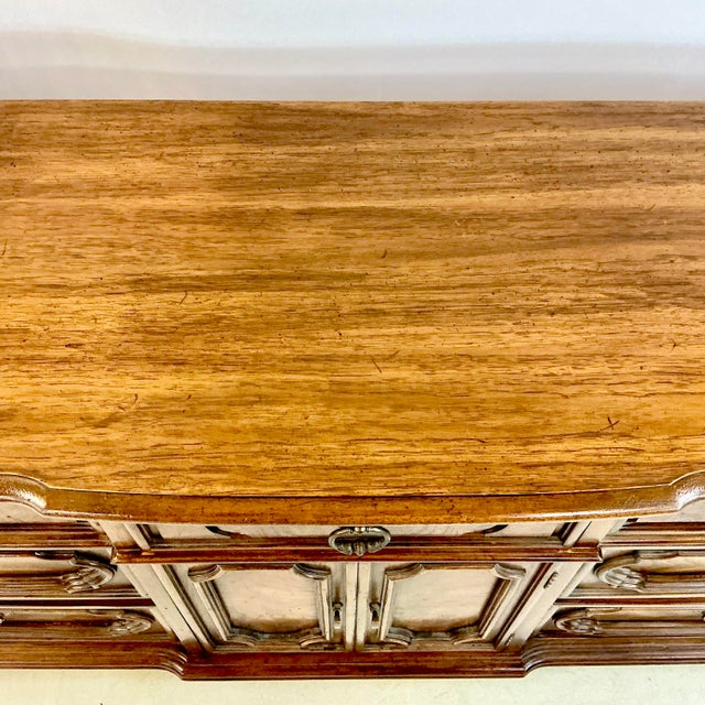 1968 Mid-Century Traditional Thomasville 7-Drawer Plus Dresser With Burl Wood Accents For Sale - Image 10 of 15