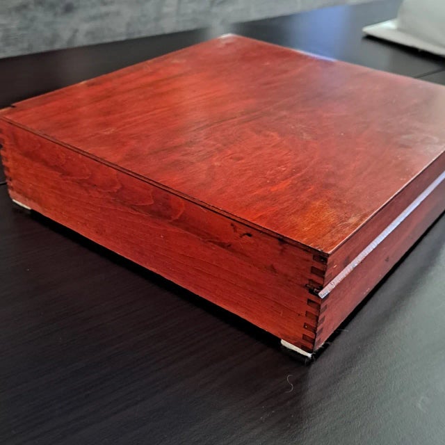 Elegant and timeless, this vintage Wm. Rogers Mfg. Co. Extra Plate silverplate flatware set showcases classic...