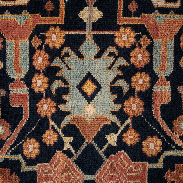 Round Indo-Persian Rug, C. 1960 For Sale In Savannah - Image 6 of 7