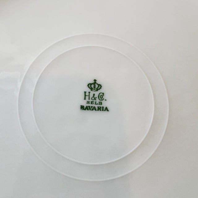 Heinrich & Co. 1930's H & C Heinrich Bavaria Scalloped Gold Trim White Porcelain Dinner Plate For Sale - Image 4 of 8