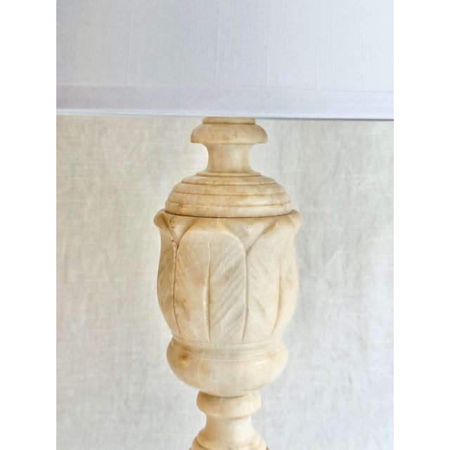 1960s Vintage Italian Carved Alabaster Table Lamp With Linen Shade For Sale - Image 5 of 10