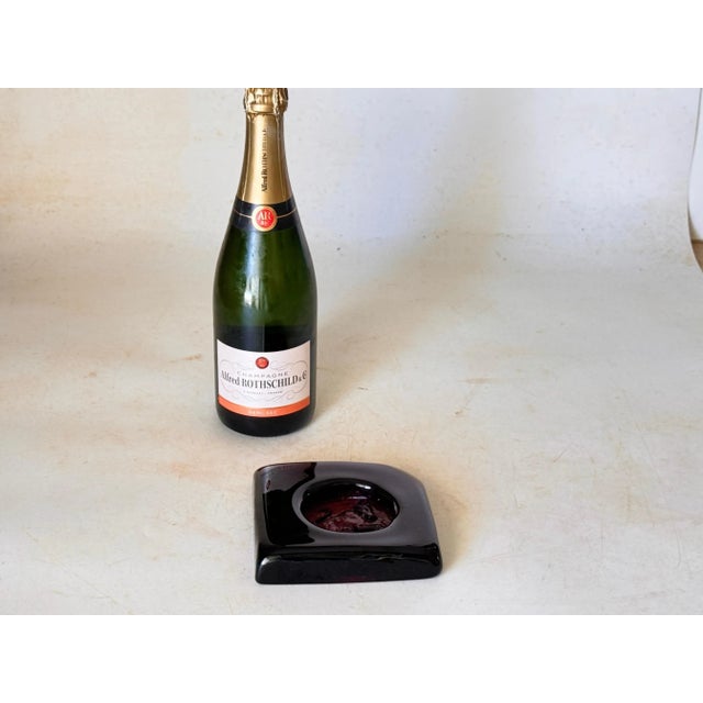 This vide poche or ashtray in in Glass. It has been done circa 1970, in France. Transparent Purple Color.