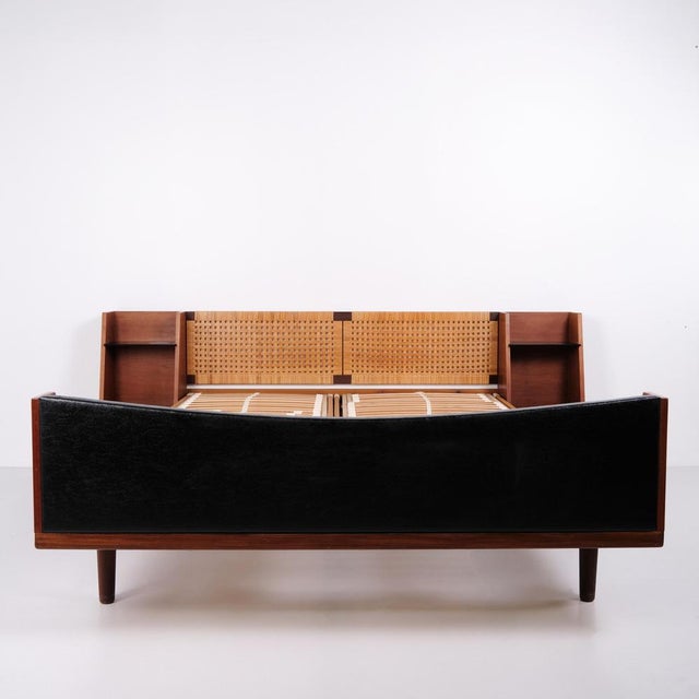 Model GE 701 Double Bed in Teak with Cane Weaving by Hans J. Wegner for Getama, 1950s For Sale - Image 4 of 14