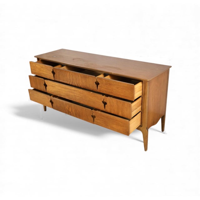 United Furniture Corporation United Furniture Vintage Mid Century Modern 9 Drawer Keyhole Pull Lowboy Dresser C. 1960s For Sale - Image 4 of 8