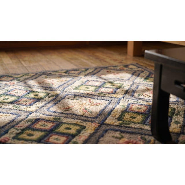 1920s Gray Geometric Folk Art Antique American Hooked Rug 4'2" X 5'6" Woven Wool Carpet For Sale - Image 14 of 15