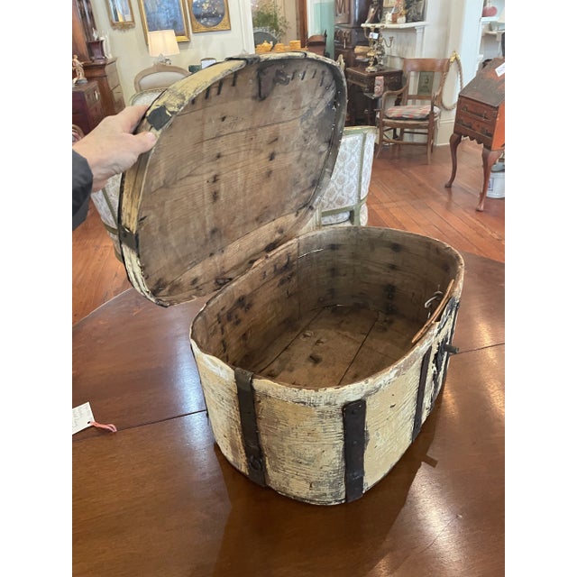 Light Yellow Petit 18th Century Painted Swedish Chest For Sale - Image 8 of 10