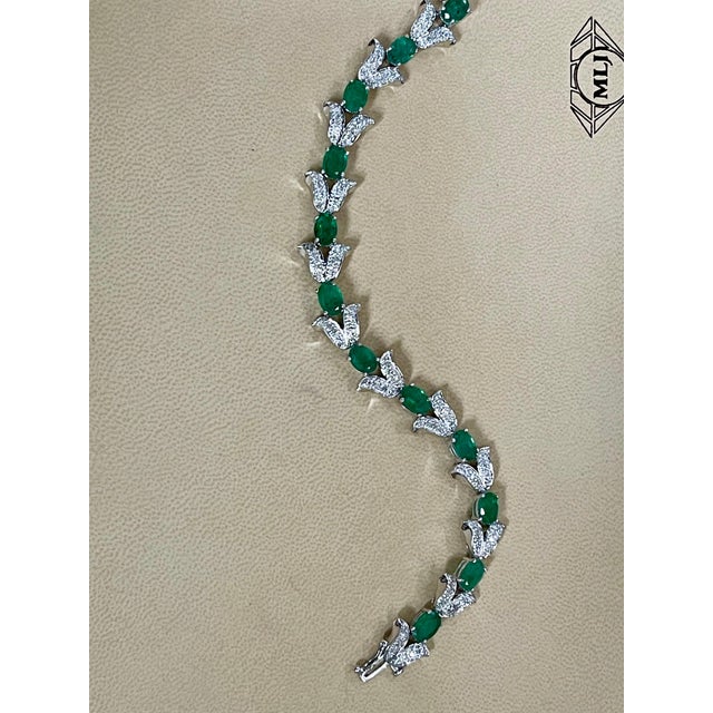 Contemporary 10 Carat Natural Brazilian Emerald & Diamond Tennis Bracelet 14 Karat White Gold For Sale - Image 3 of 18