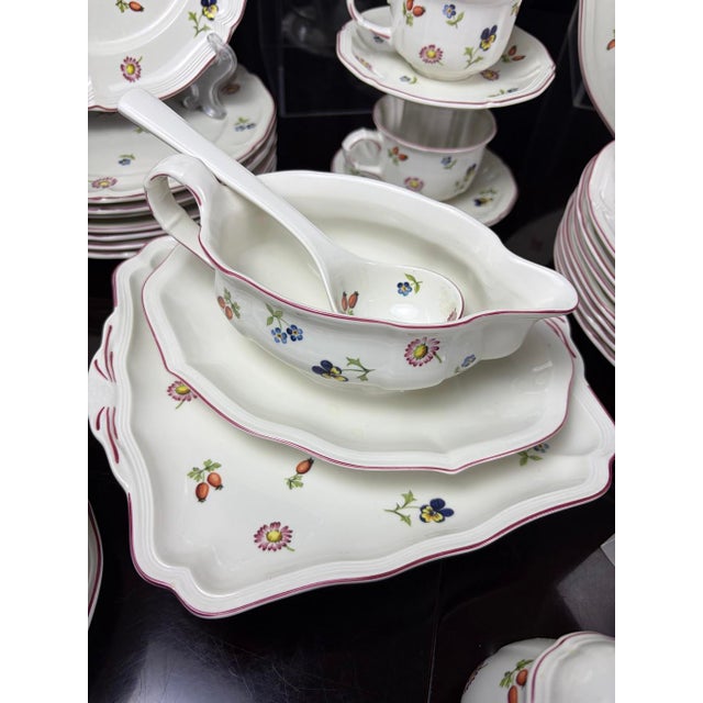 English Vintage English Villeroy & Boch "Petite Fleur" Porcelain Dinnerware & Serving Set - 58 Pieces For Sale - Image 3 of 18