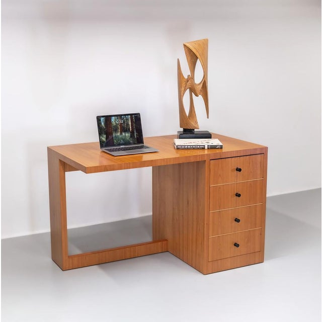 Modernist Maple Desk by Dick Russell for Ray Leigh, 1980s, in Very Good conditions. Designed 1980 to 1989