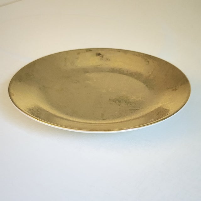 Modern 1990s Set of 4 Canape Plates Carat All Gold by Philippe Deshoulieres Limoges France Porcelain Dinnerware For Sale - Image 3 of 12