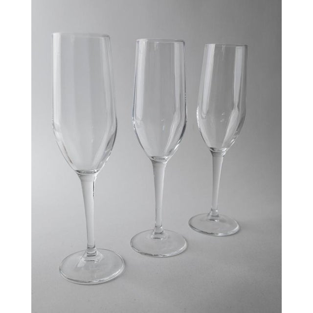 Vintage Champagne Glasses in Clear Glass with Stem and Flute Shape, 1990s, Set of 7 For Sale - Image 8 of 13